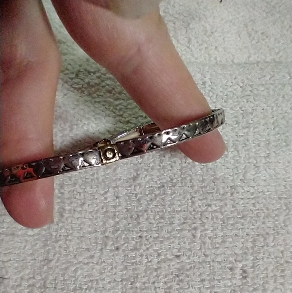 Silvertone textured stretch bracelet